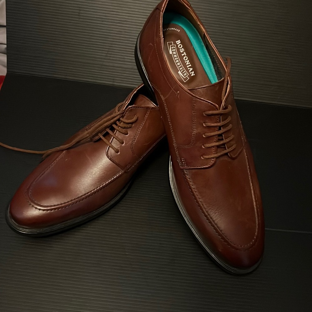 Nice pair of Bostonian Commonwealtb Dress Shoes